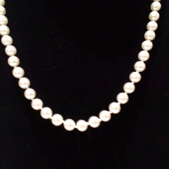 Vintage Classic Hand Knotted White Faux Glass Pearl Necklace 34" - Picture 4 of 7